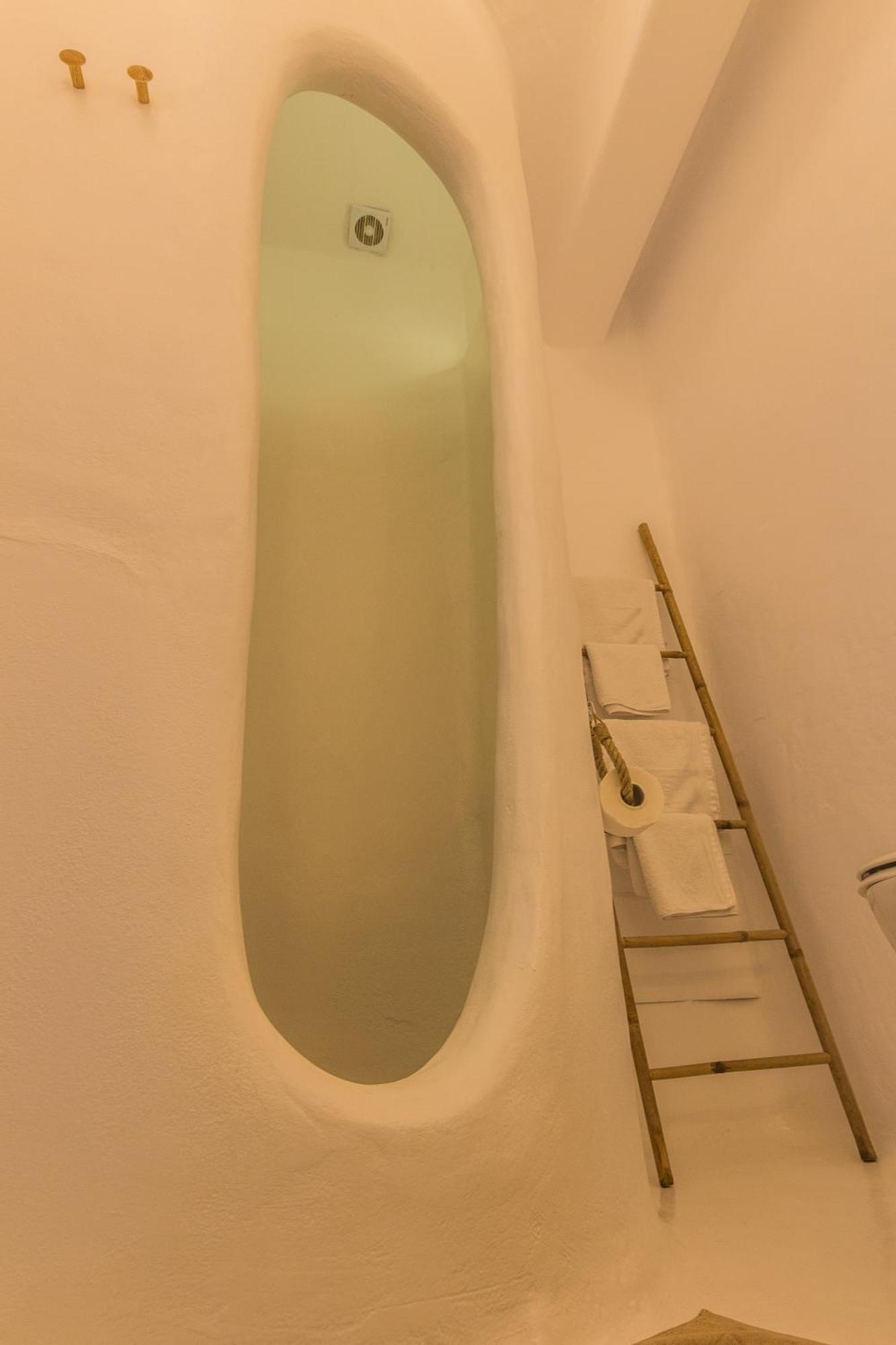 Salt Suites Milos بولونيا المظهر الخارجي الصورة