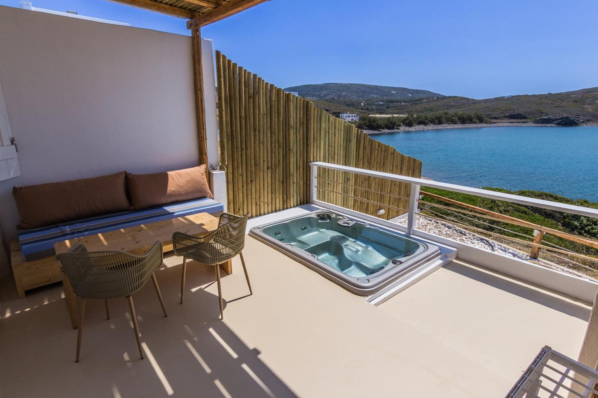 Salt Suites Milos بولونيا المظهر الخارجي الصورة