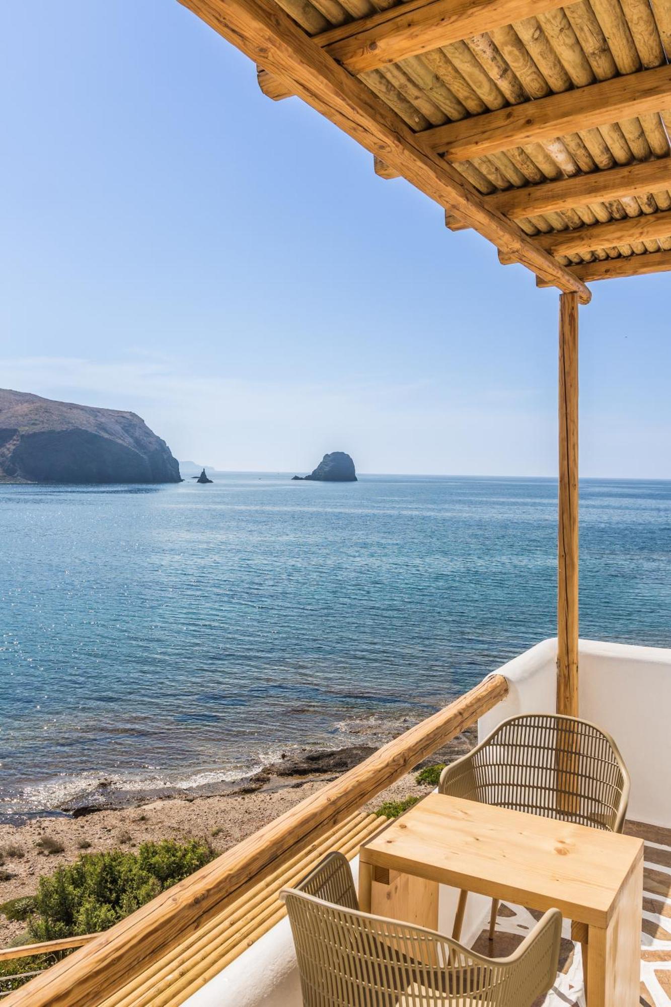 Salt Suites Milos بولونيا المظهر الخارجي الصورة